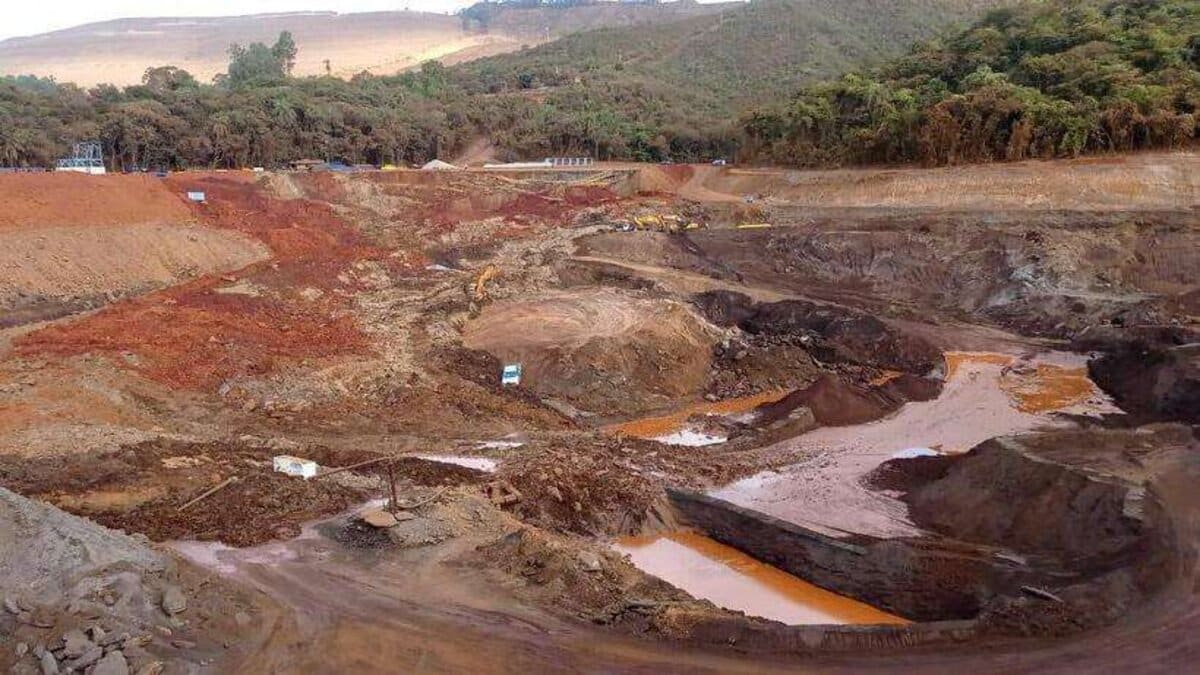 Sarzedo sofre deslizamento de talude em mina da empresa itaminas