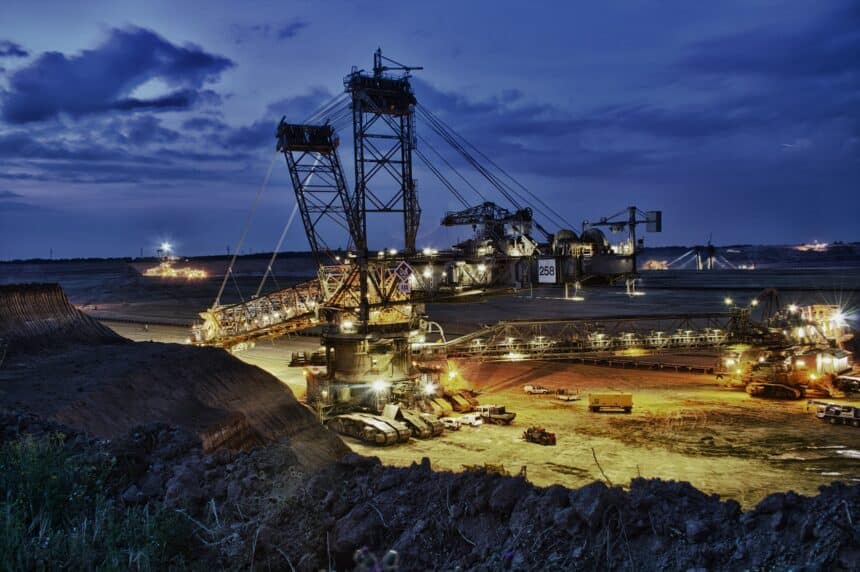 Vale, Usiminas e outras empresas do setor da mineração estão retornando suas operações em Minas Gerais e a consequência dessa volta é a queda no preço do minério de ferro