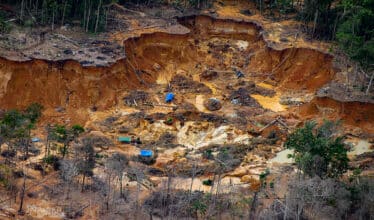 O decreto de apoio ao garimpo na Amazônia trará impactos ambientais irreversíveis causados pela mineração com a contaminação de mercúrio e ameaça os povos indígenas que vivem na região