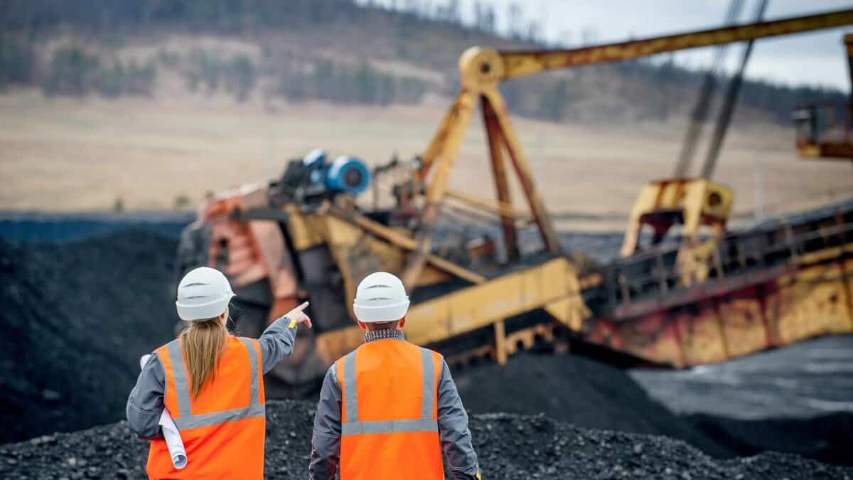 Diversas empresas terceirizadas abriram as inscrições para os processos seletivos das vagas de emprego ofertadas no setor da mineração para os trabalhadores que residem no estado de Minas Gerais
