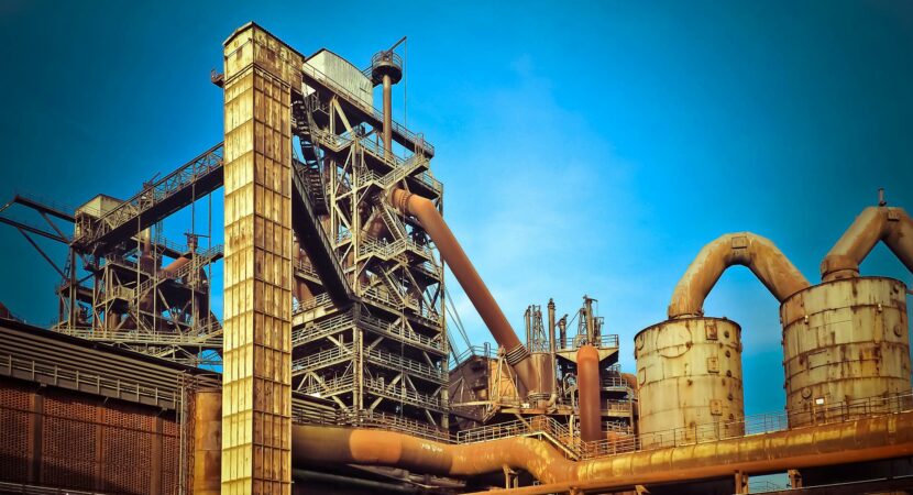Apesar da baixa produtividade do aço no Irã, preços continuam subindo com Rússia ofertando metal a preços abaixo do previsto pela commodity. Queda chega a 48% em um ano! - Canva